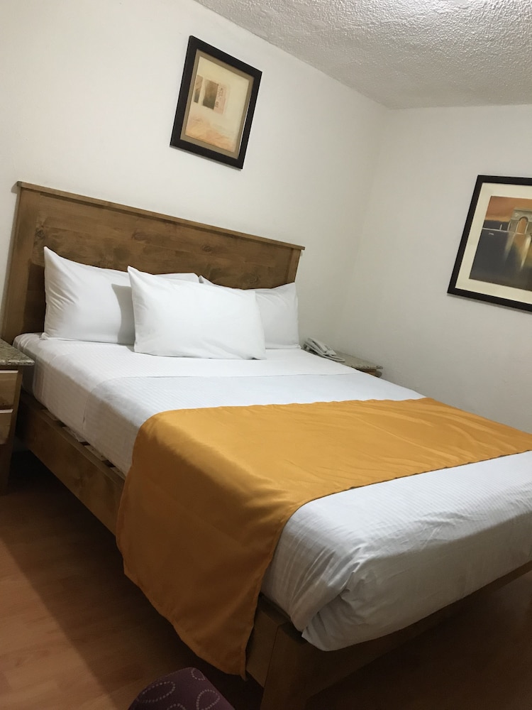 Hotel Guillen Jr 16/33