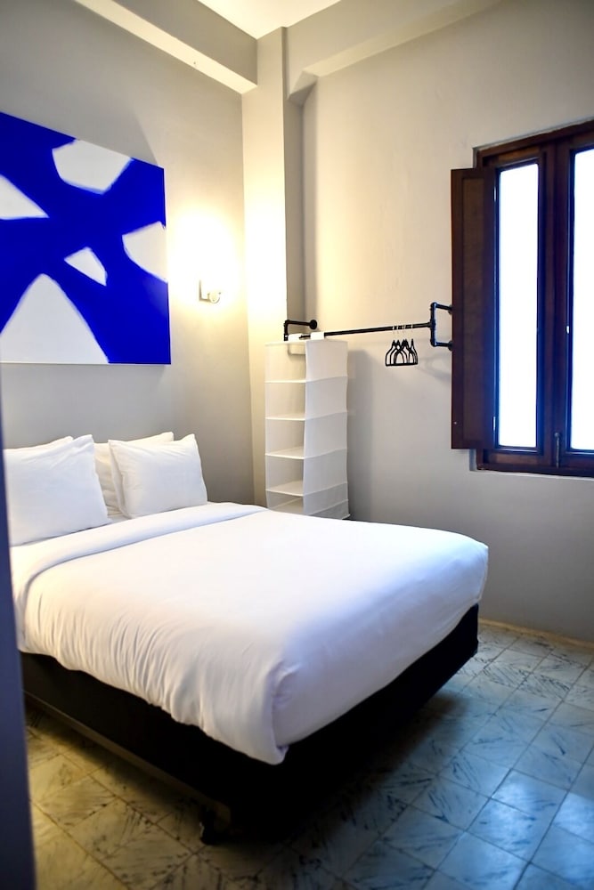 El Colonial - Adults Only 14/50