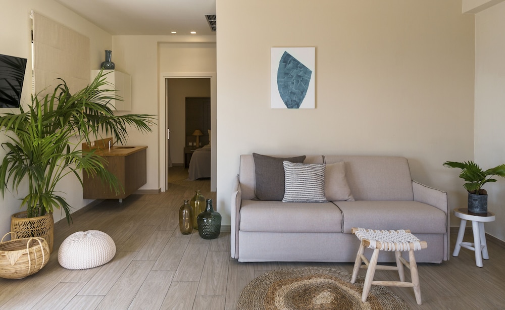 Prima Vista Beachfront Boutique Hotel 30/60