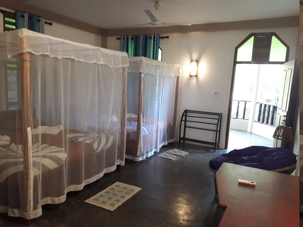 Harmony Beach Bungalows 13/24