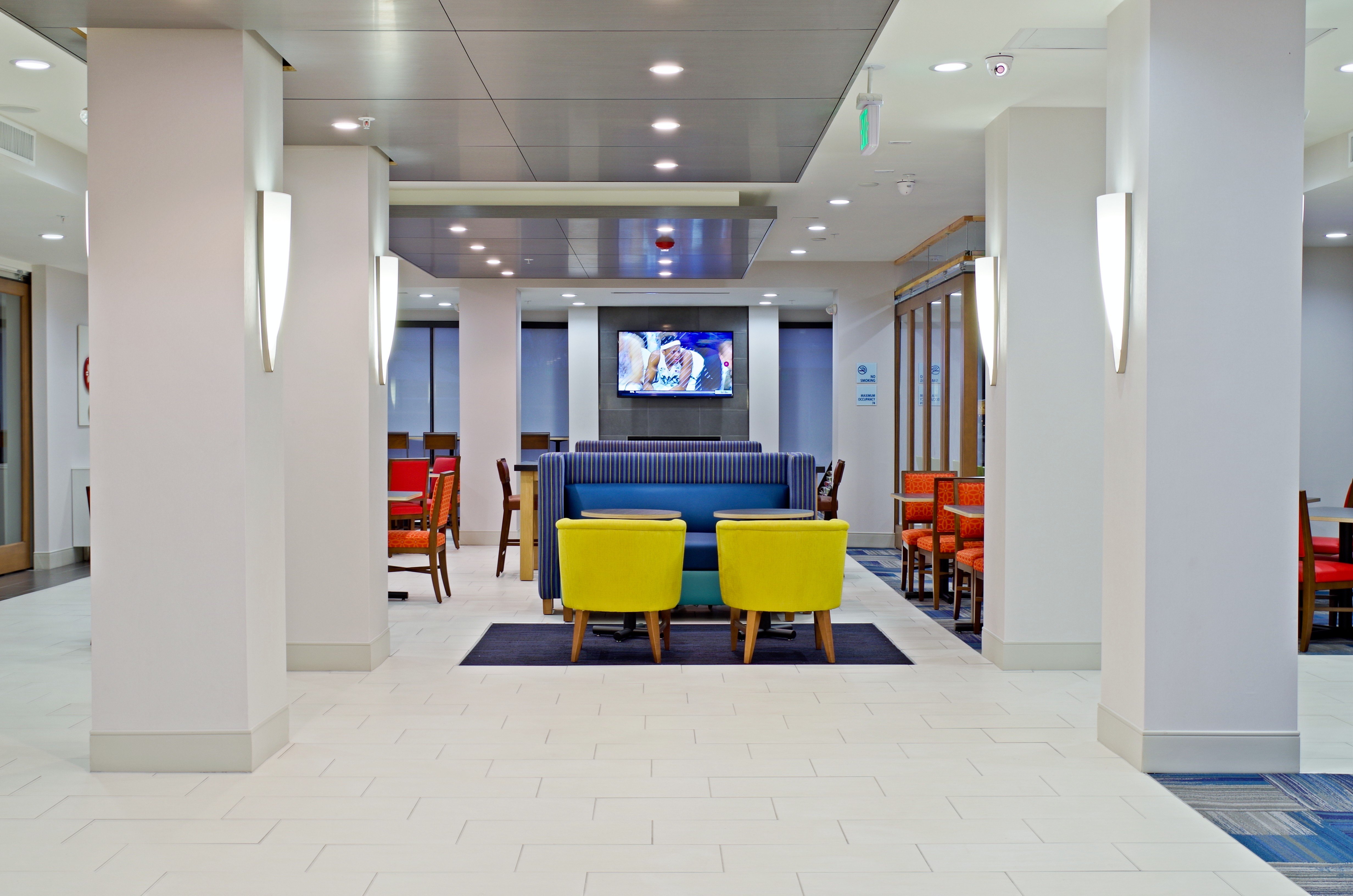 Holiday Inn Express Hotel & Suites Phoenix North Scottsdale 50/58