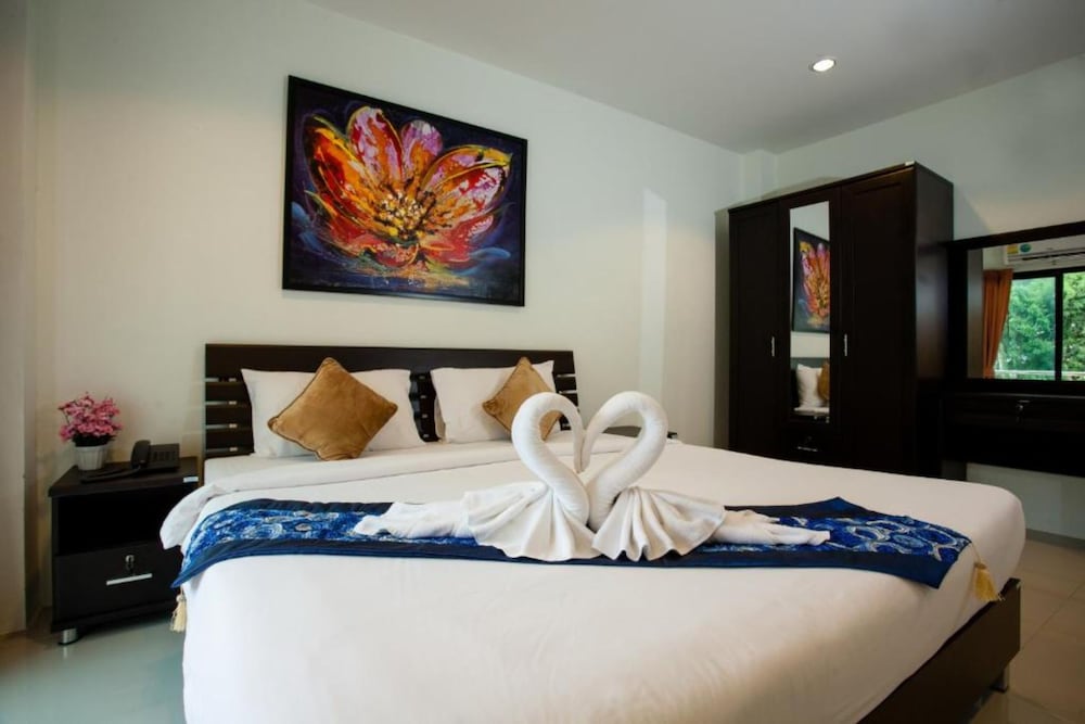 The Wave Hotel Patong 24/73