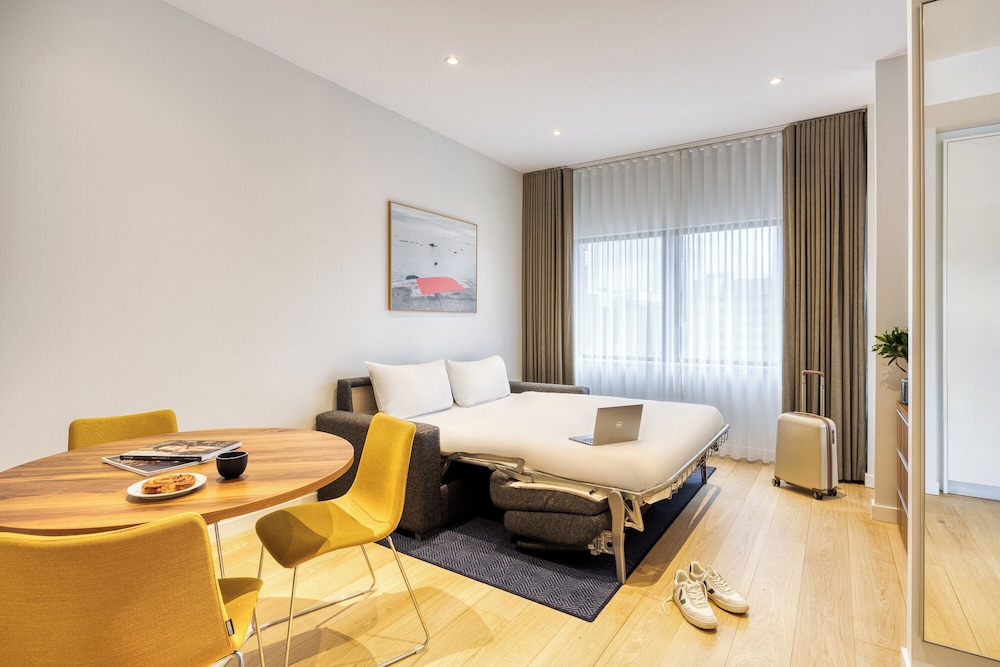 1 BEDROOM, SUPERIOR, APARTMENT