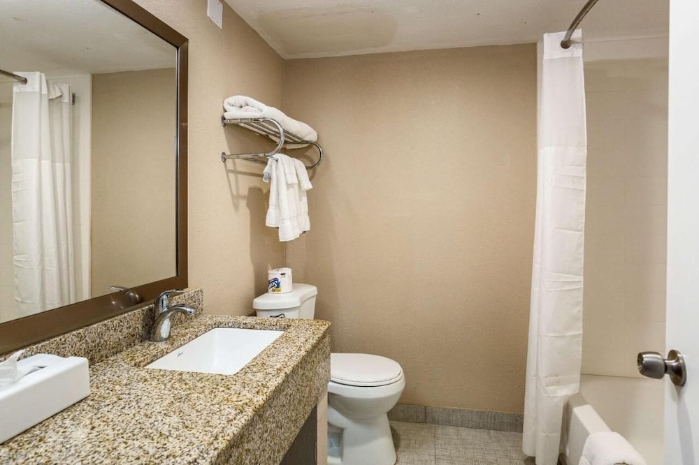 Rodeway Inn And Suites Stroudsburg - Poconos 19/20
