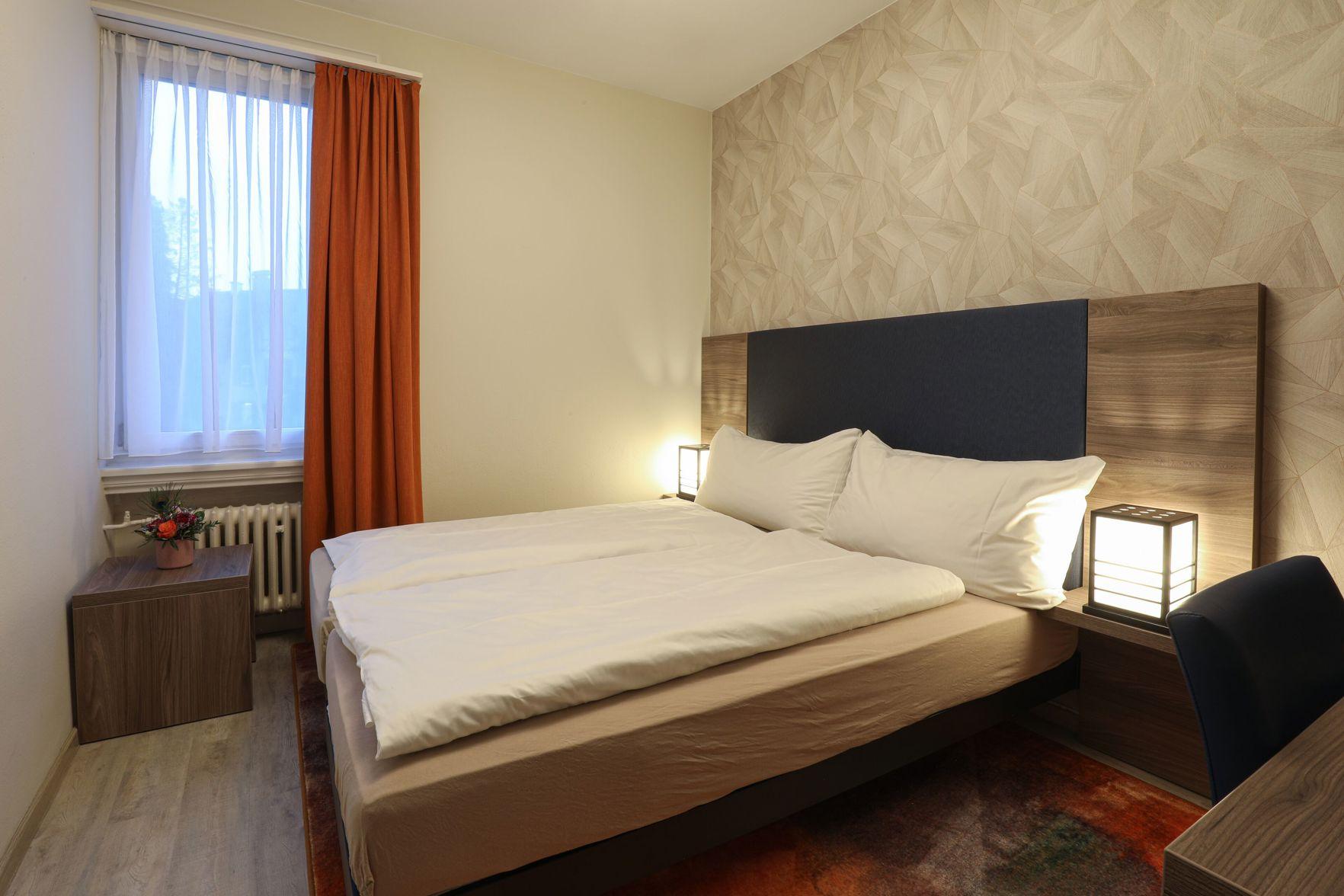 Basic, Double or Twin Bed