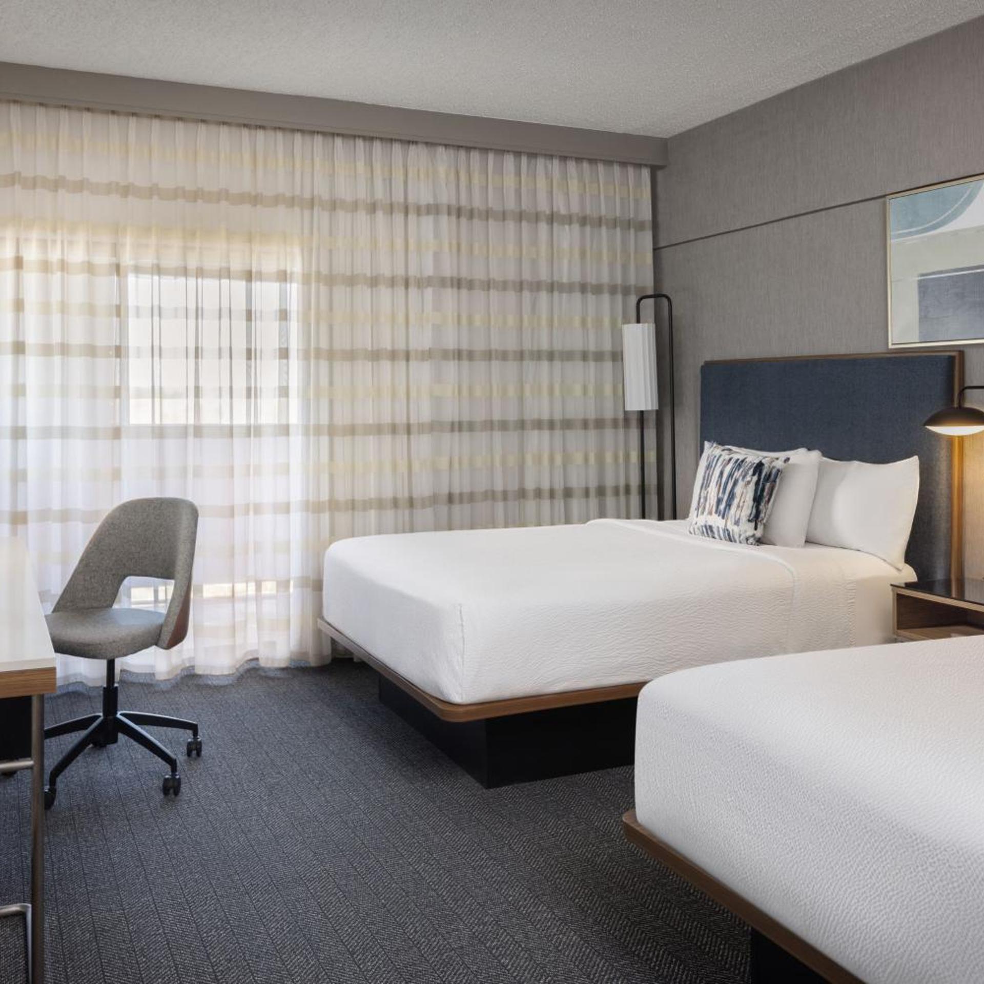 1 Bedroom, Suite, 2 Queen Beds, Sofa, Bathtub, Accessible