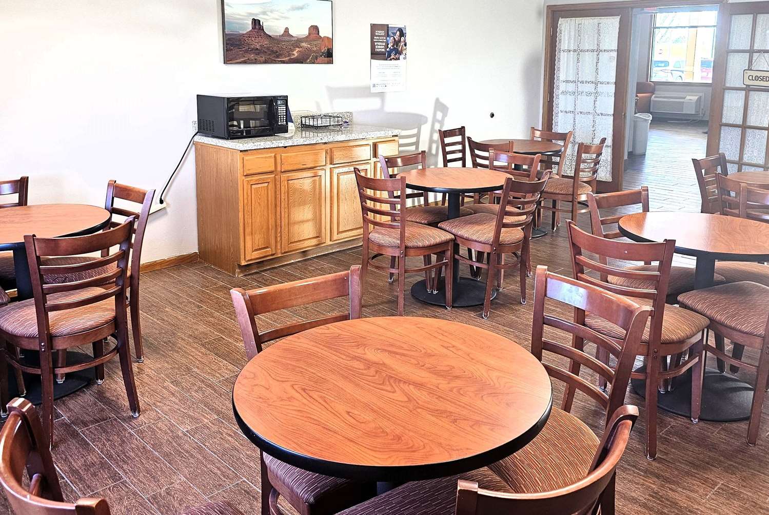 restaurant cafeteria