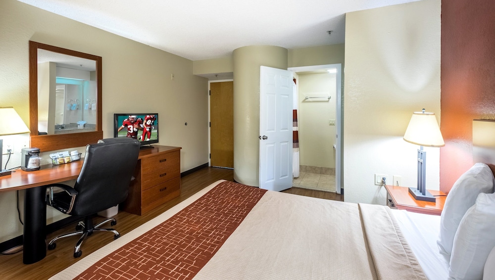 GreenTree Inn Houston IAH Airport 18/48