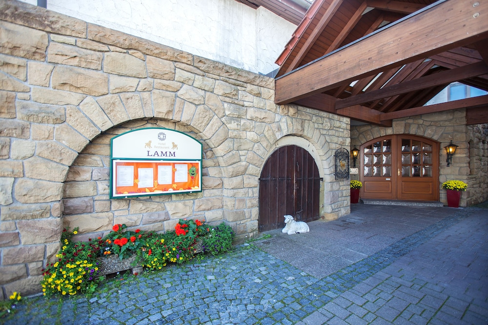 Hotel Restaurant Lamm 42/50