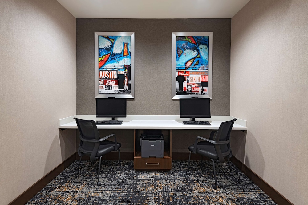 Hyatt Place Austin / Lake Travis / Four Points 48/55