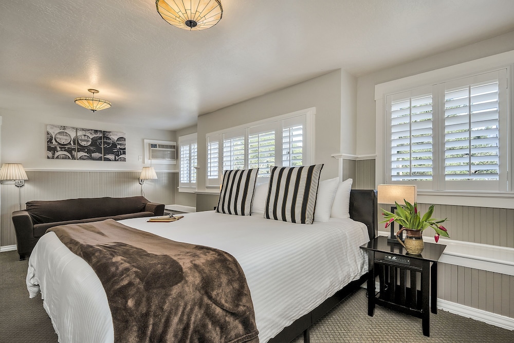 Palisades, Luxury, King Bed, Sofa