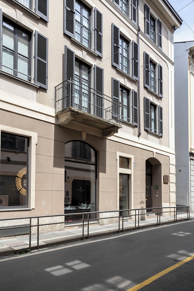 Savona 18 Suites 64/74