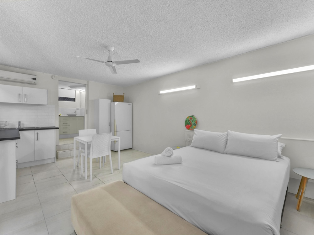Camden Motor Inn 36/57