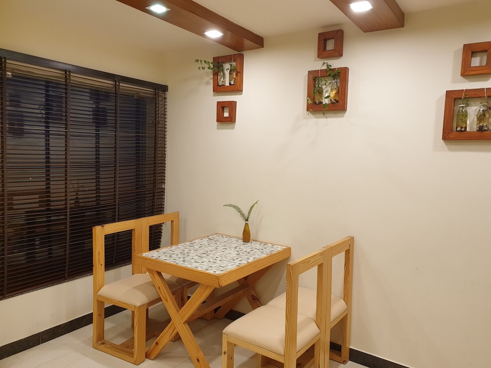 Oyo Rooms Mussoorie Library 24/38