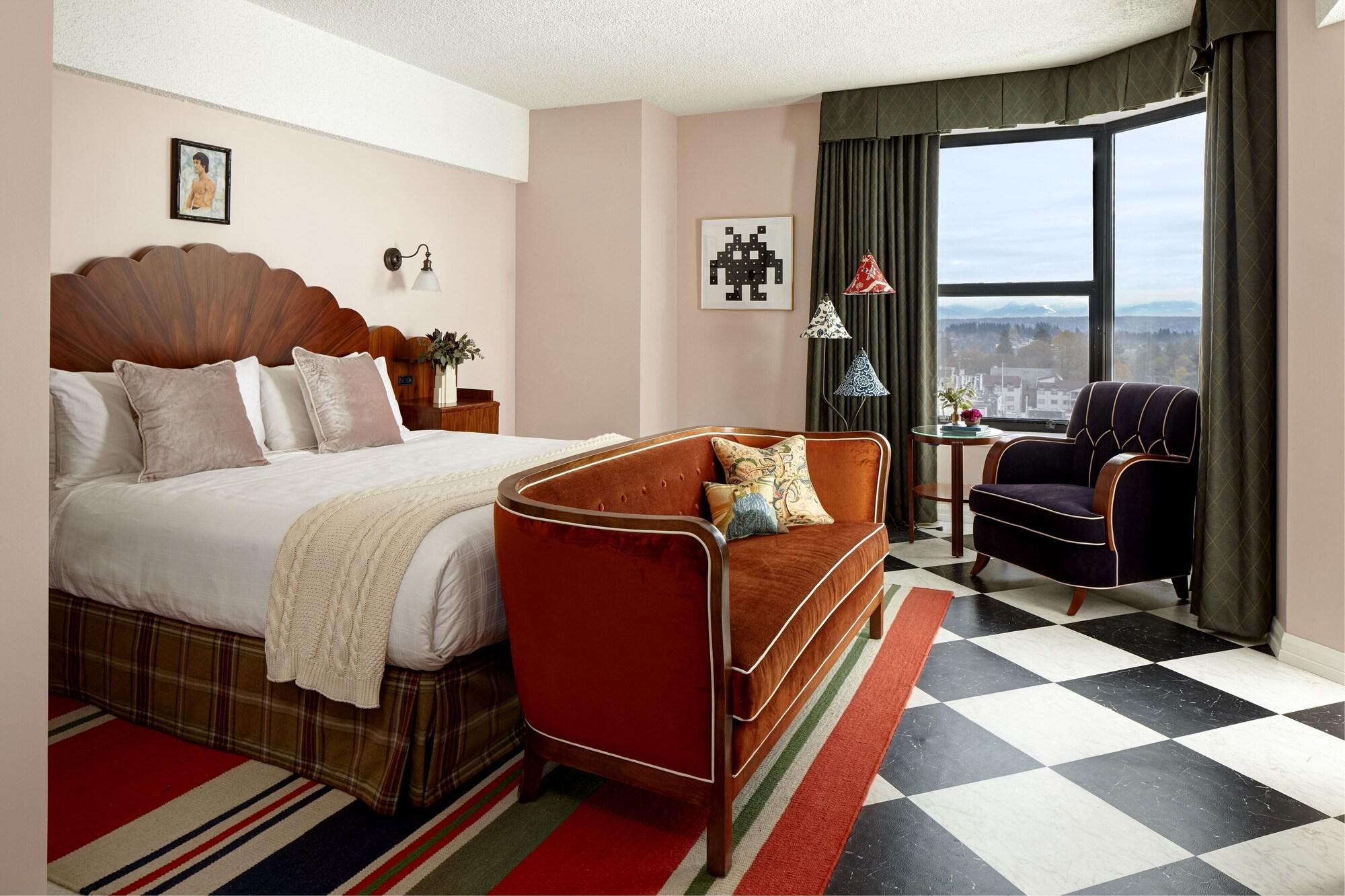 Graduate, King Bed, Accessible