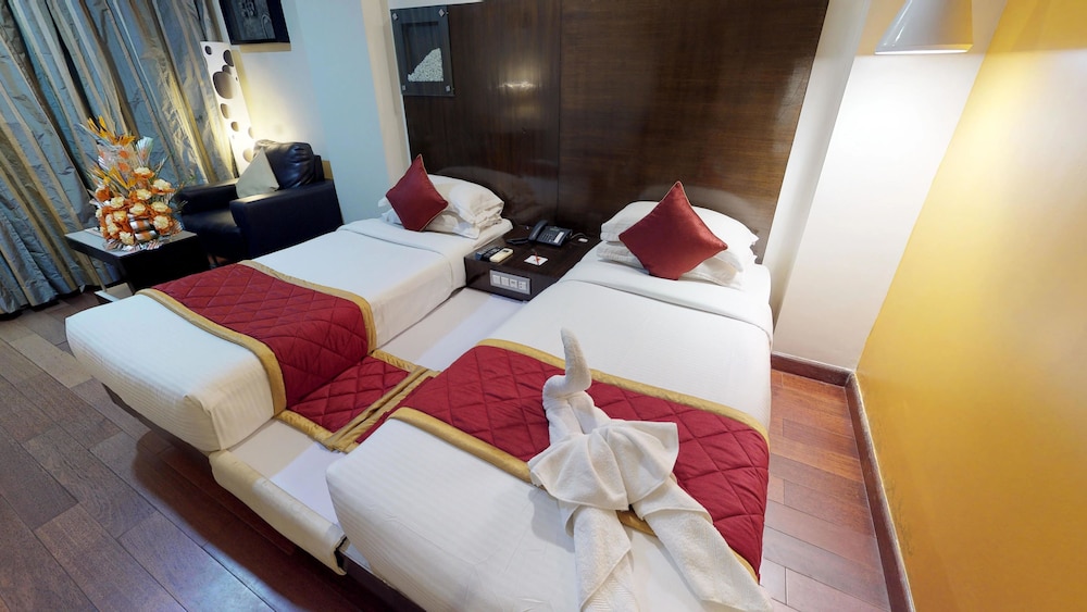 37th Crescent Hotel 21/50