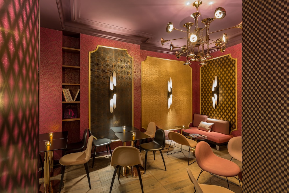 Idol Hotel 33/47