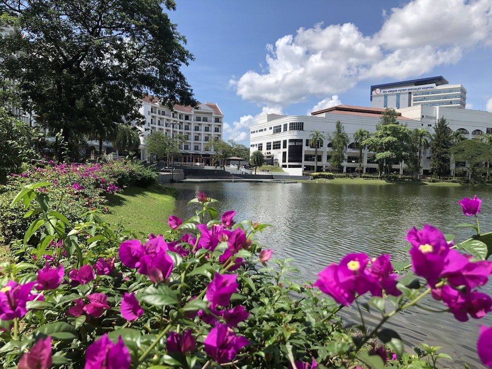 Flamingo Hotel by The Lake Kuala Lumpur 52/61
