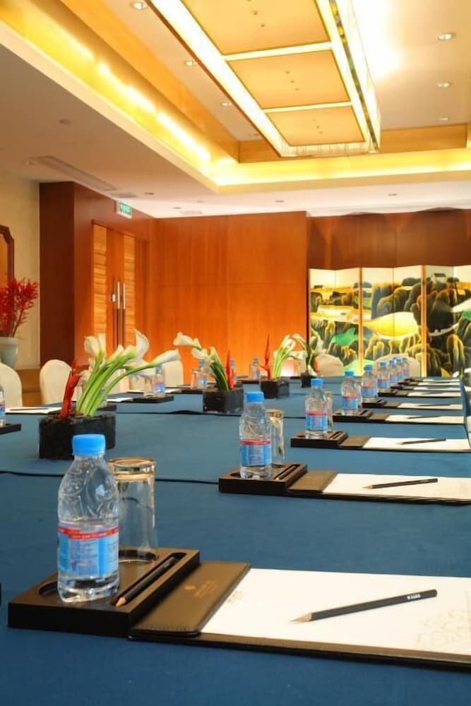 New Century Grand Hotel Shaoxing 42/47
