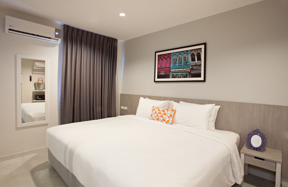 DELUXE, SUITE, KING BED