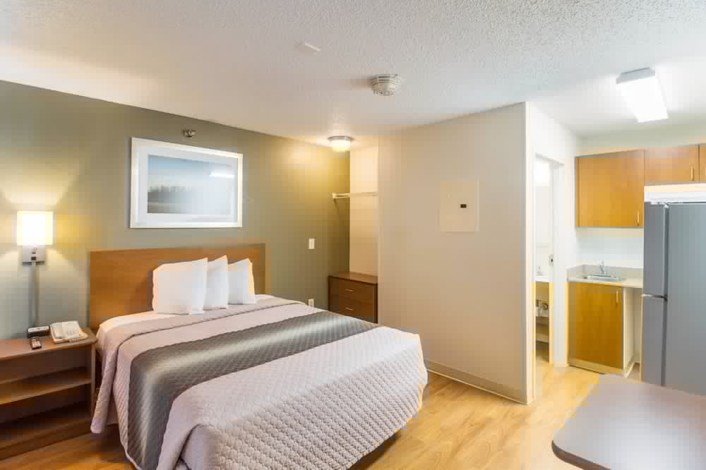 HomeTowne Studios by Red Roof Houston - West Oaks/ Energy Corridor 22/36