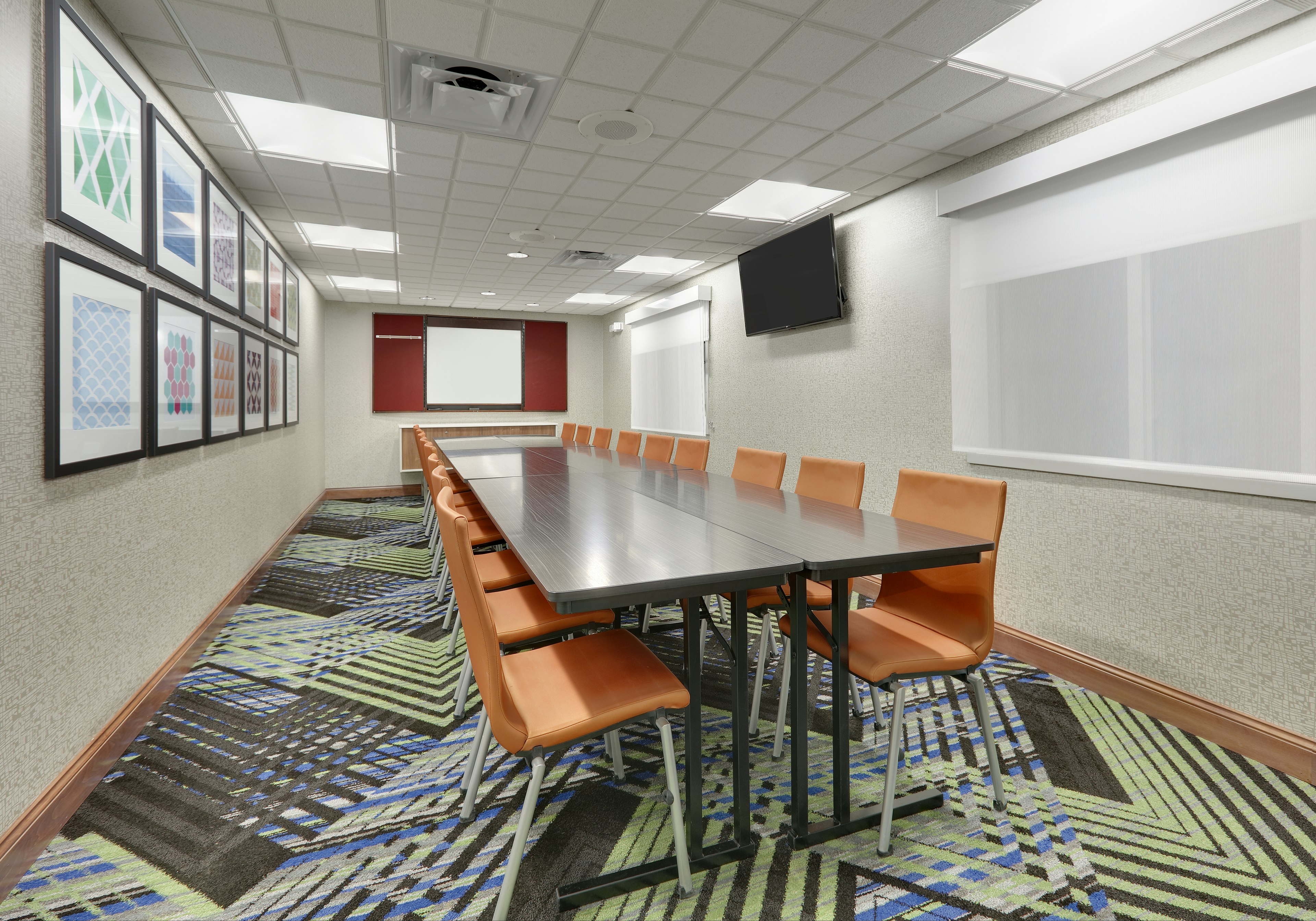 Holiday Inn Express Hotel And Suites Mitchell 66/67