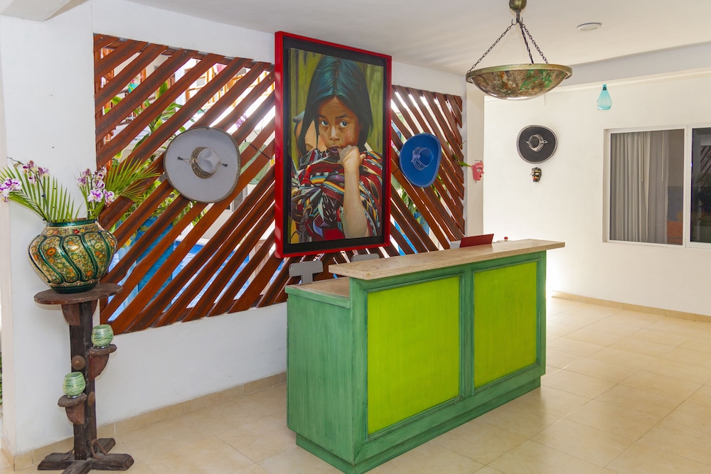 Mestizo Gallery 9/70
