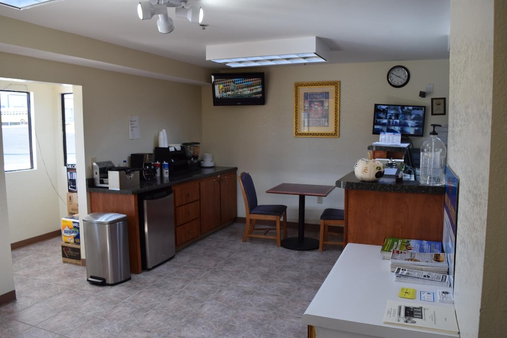 Royal Inn Douglasville 22/28