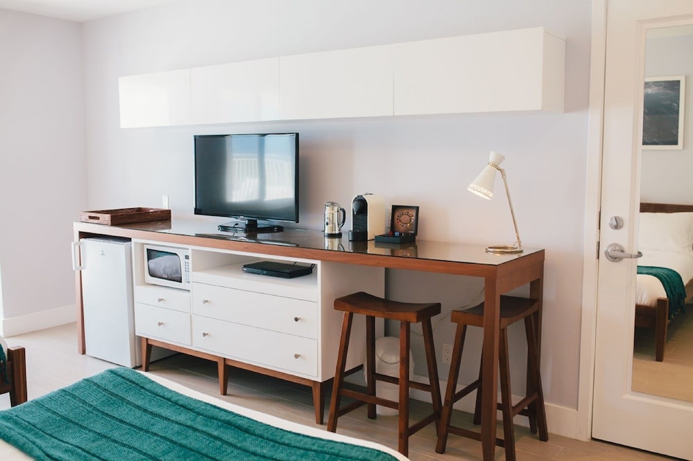 Tides Inn Hotel 24/39