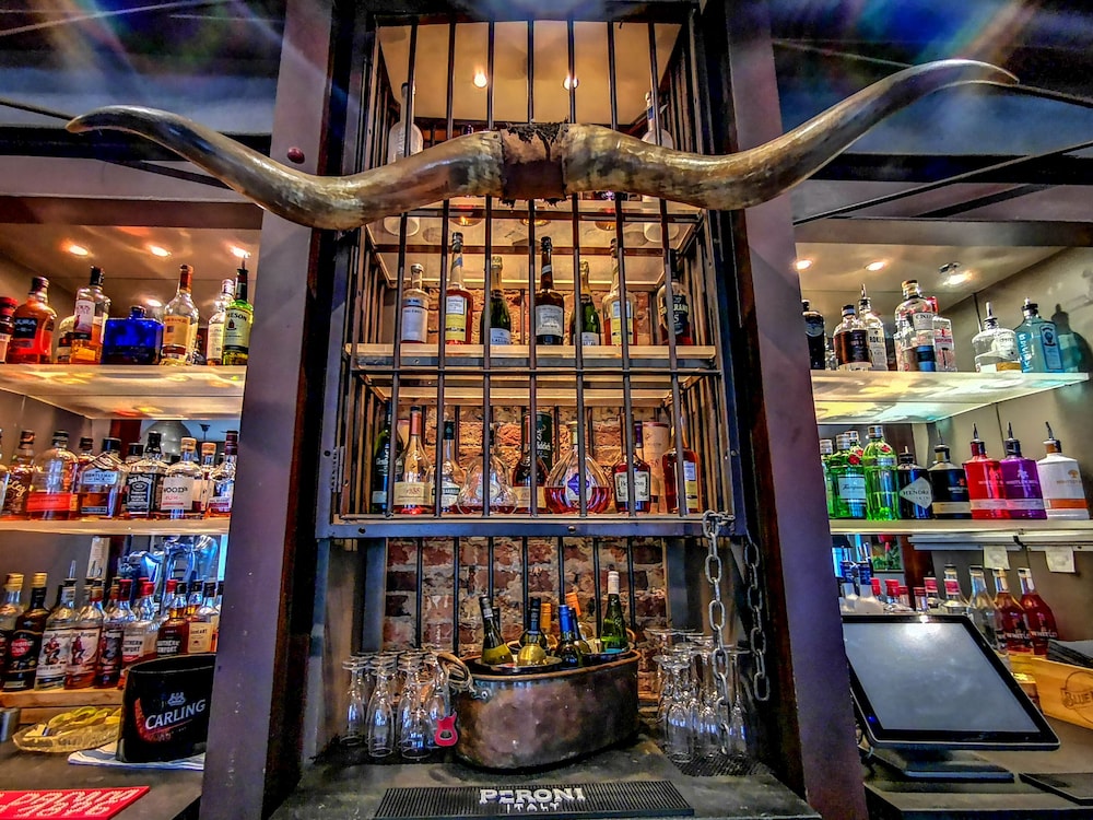 Ox Hotel Bar & Grill 5/67