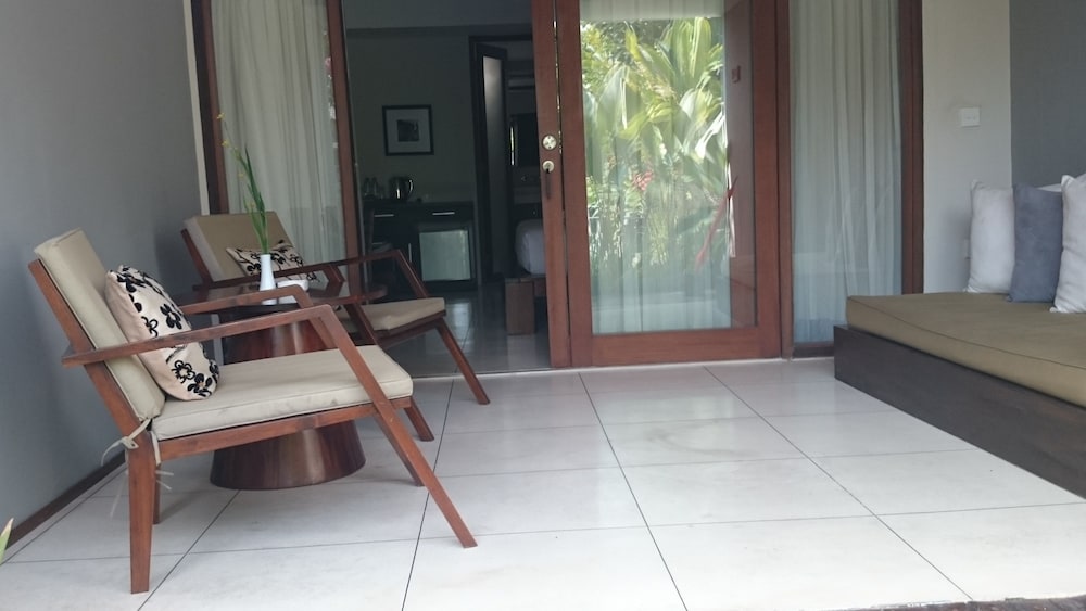 Ayom Suite 31/44