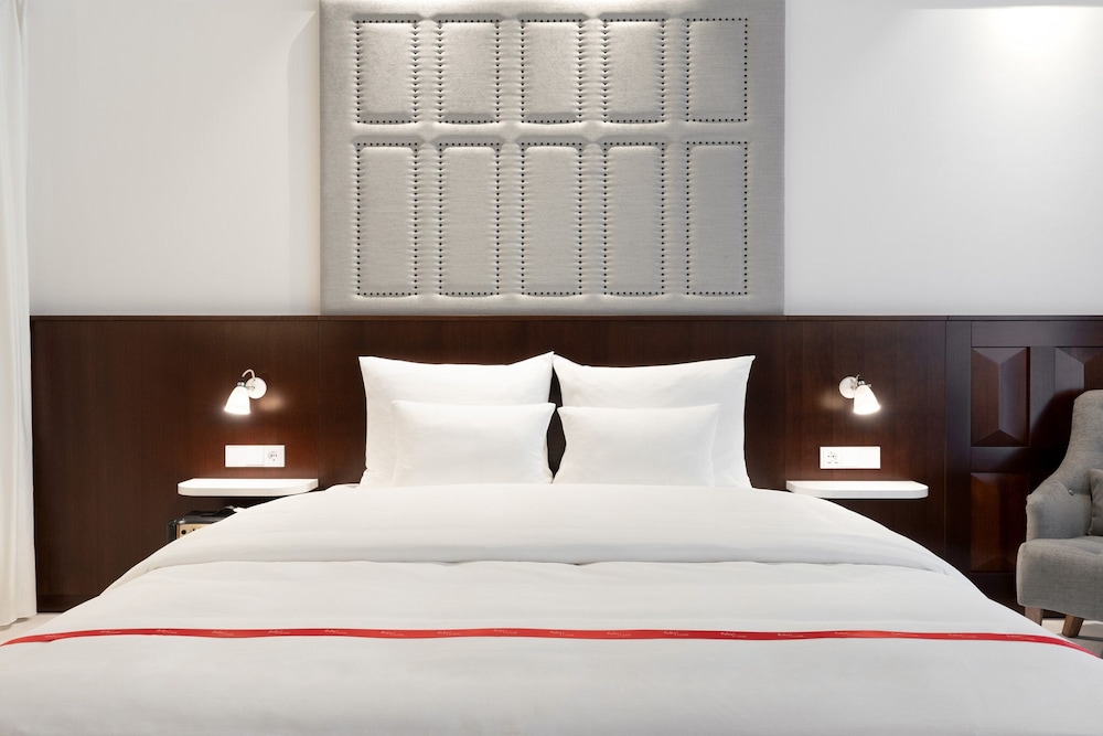 Wow, Queen Bed