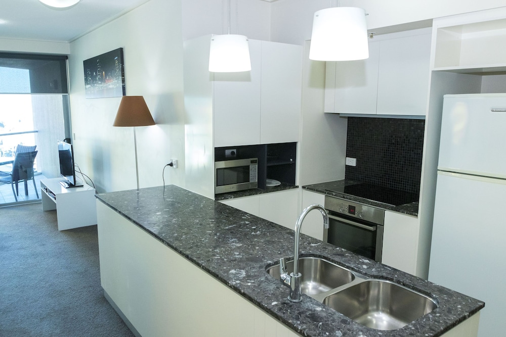 Evolution Apartments 61/76