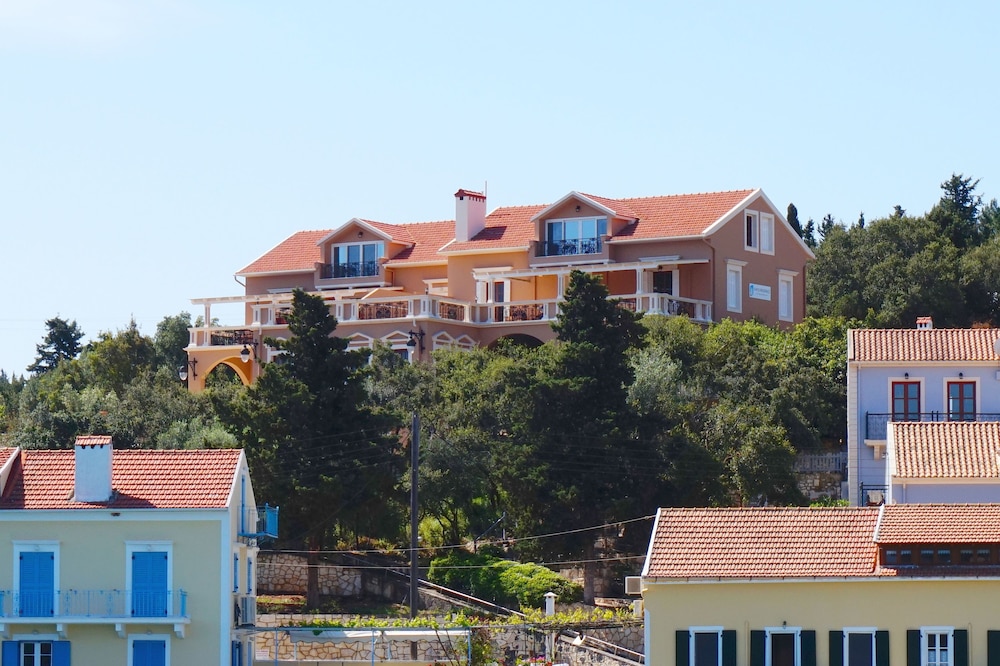 Faros Residence
