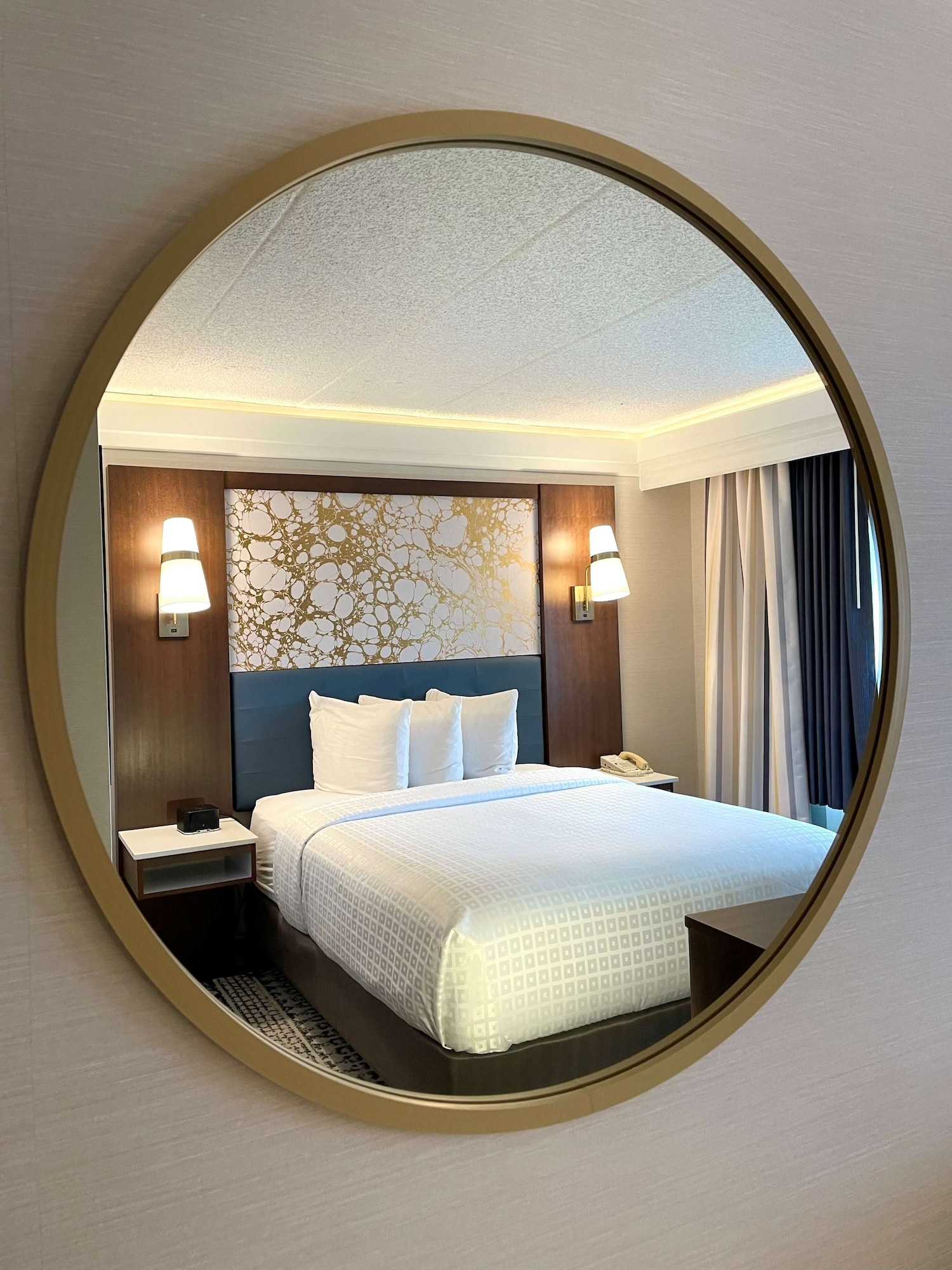 Standard, Queen Bed