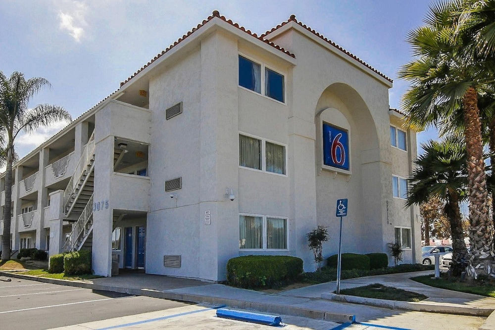 Motel6 Ventura, CA - South 47/61