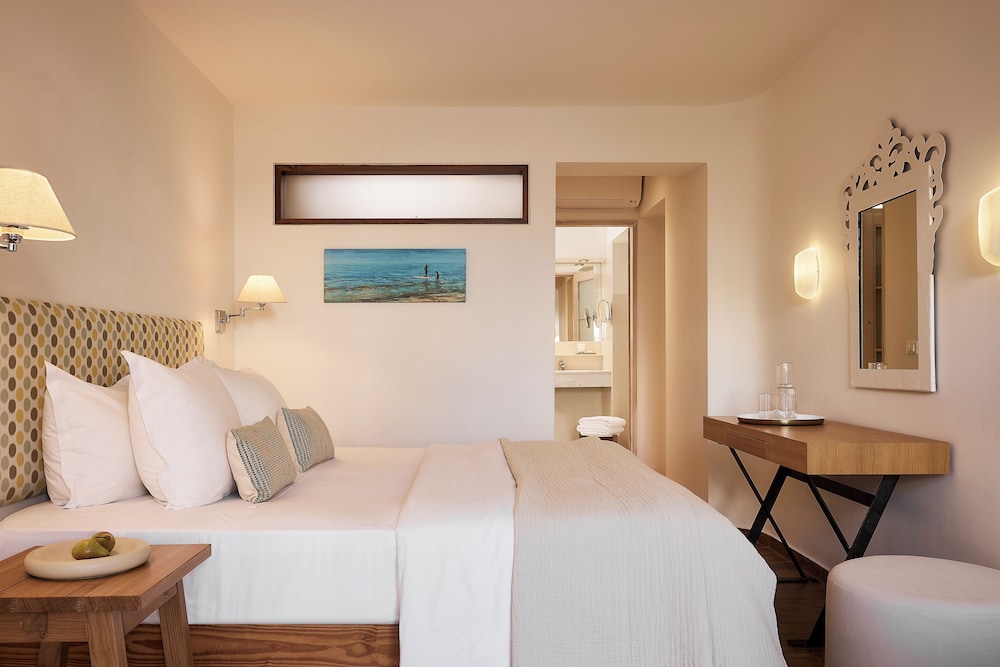 3 Bedrooms, Family Suite, 1 Double and 4 Single Beds, Garden View, Outdoor Jetted Tub