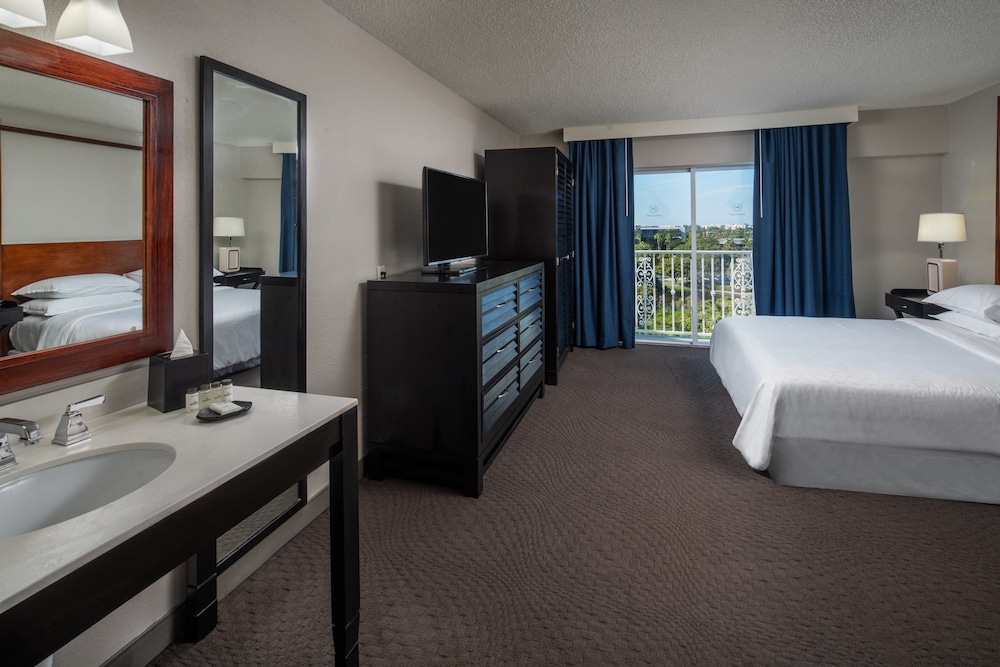 Sheraton Suites Cypress Creek Hotel 16/46