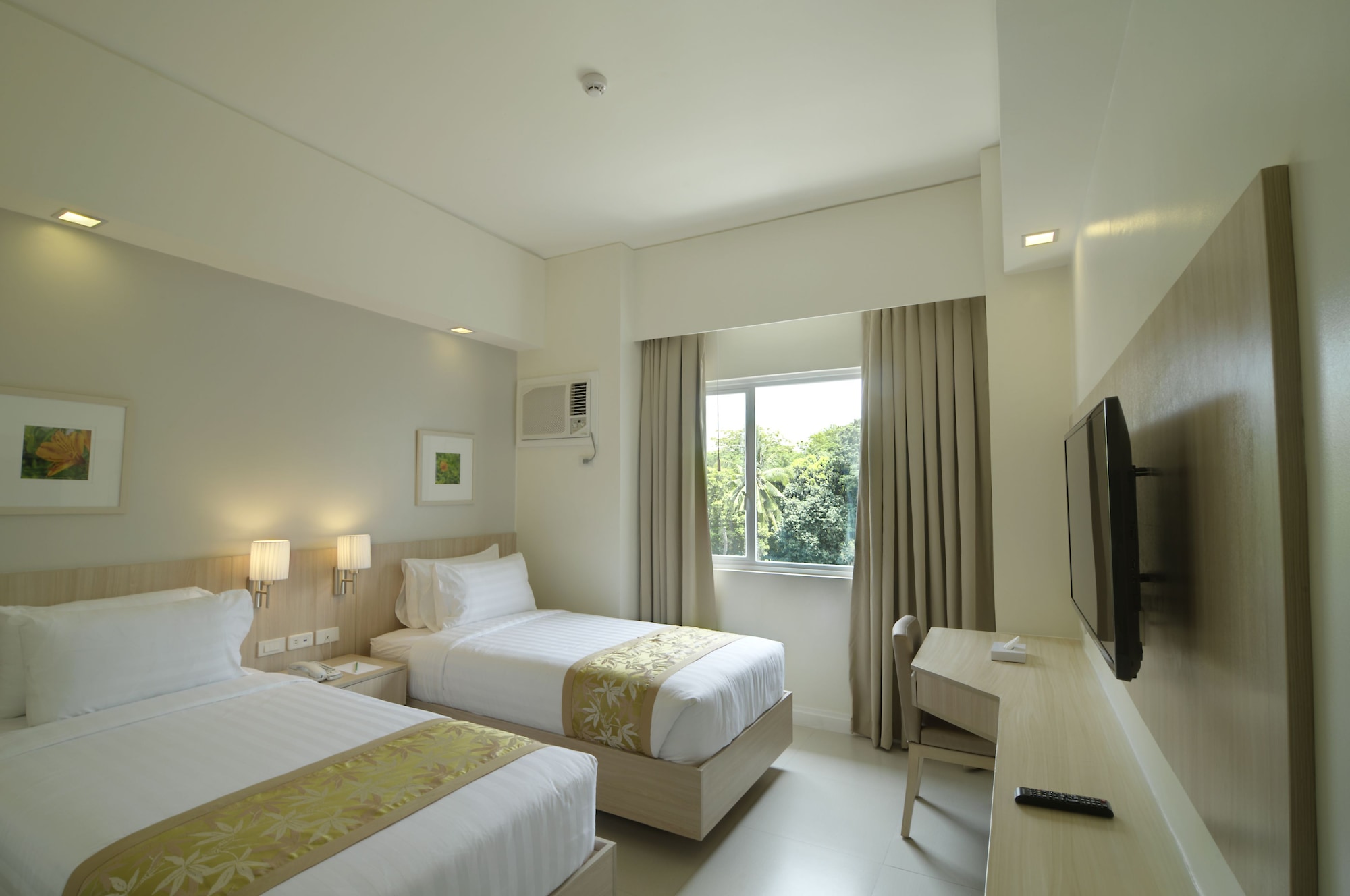DELUXE, TWIN BEDS