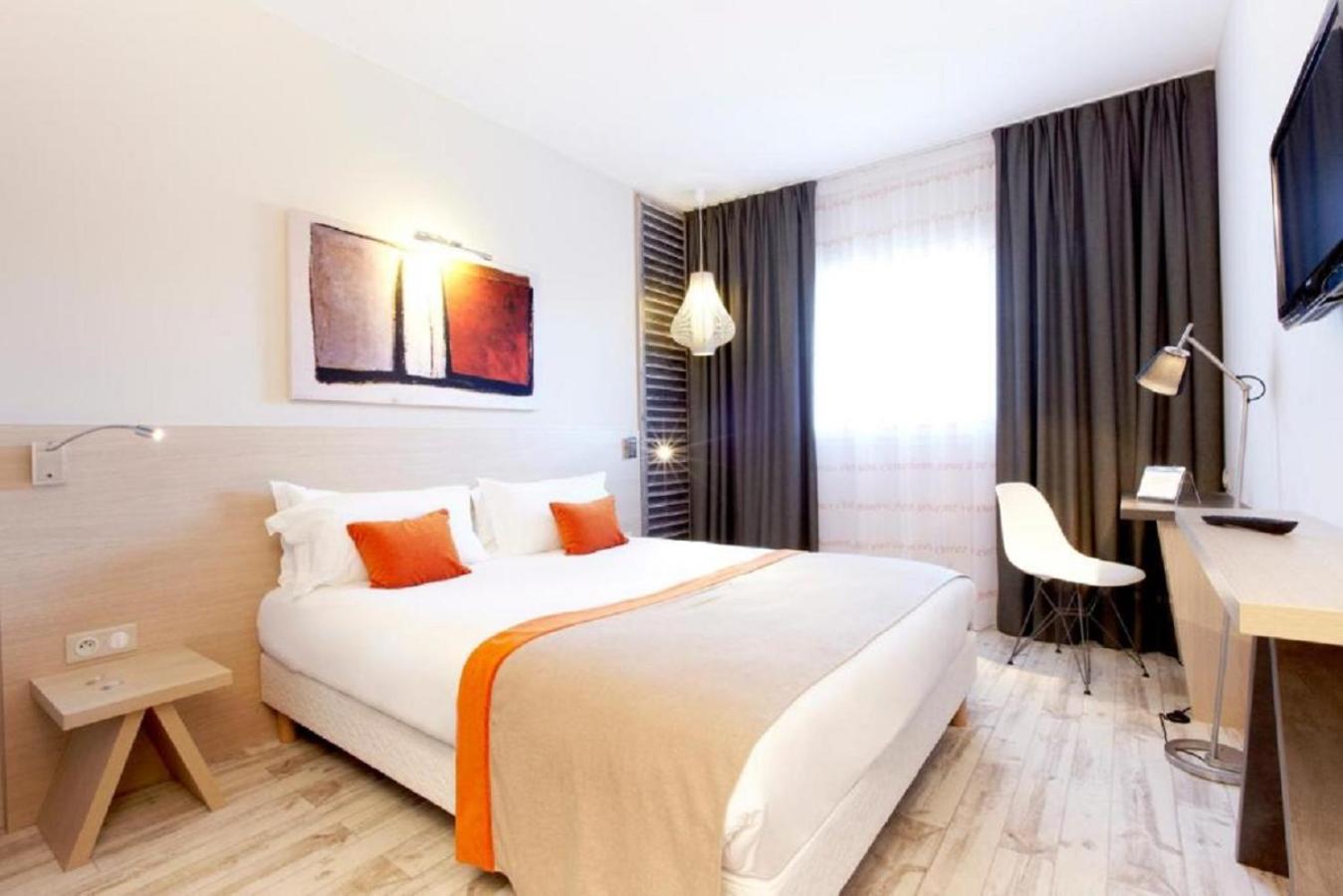 Room, Double Bed, Sofa