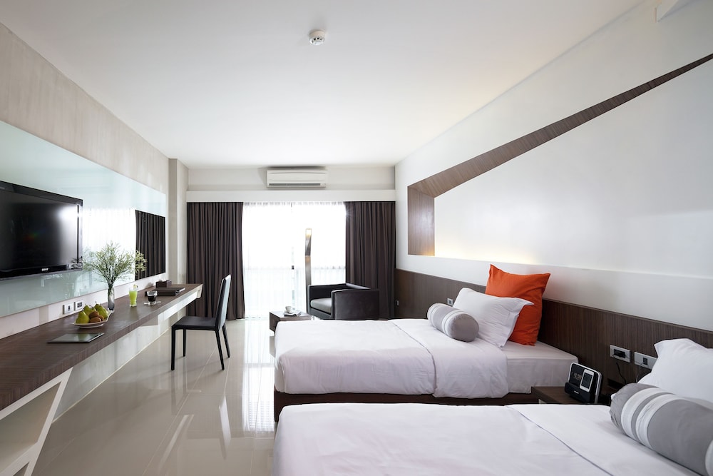 DELUXE, TWIN BEDS