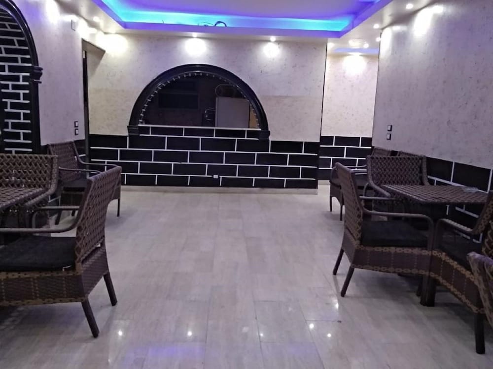 Oasis Hotel 30/50