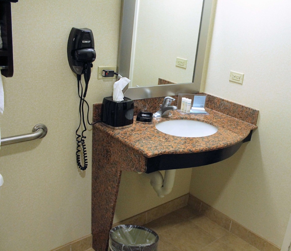 Hampton Inn Suites New Iberia Avery Island 26/47