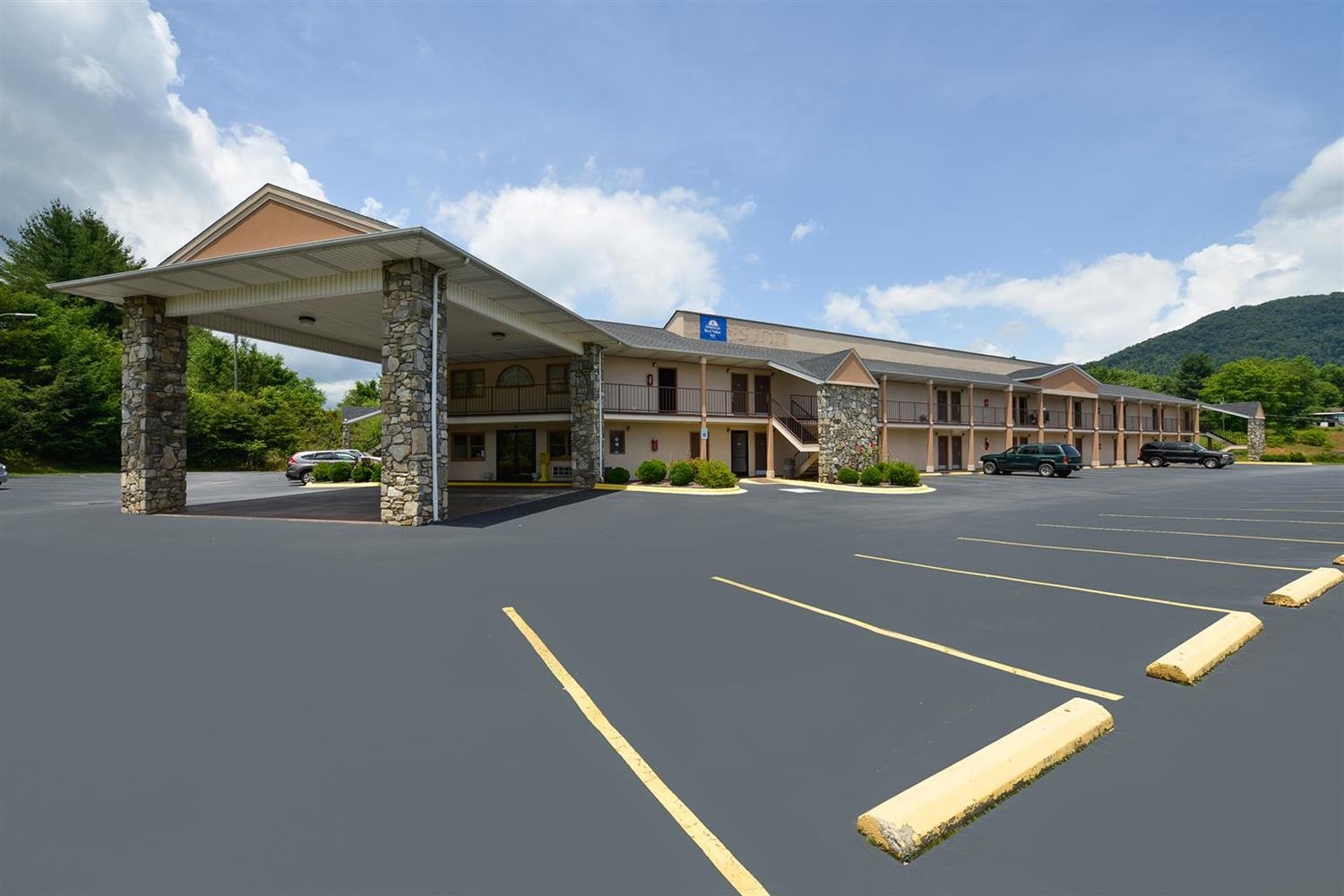 Americas Best Value Inn Canton 14/22