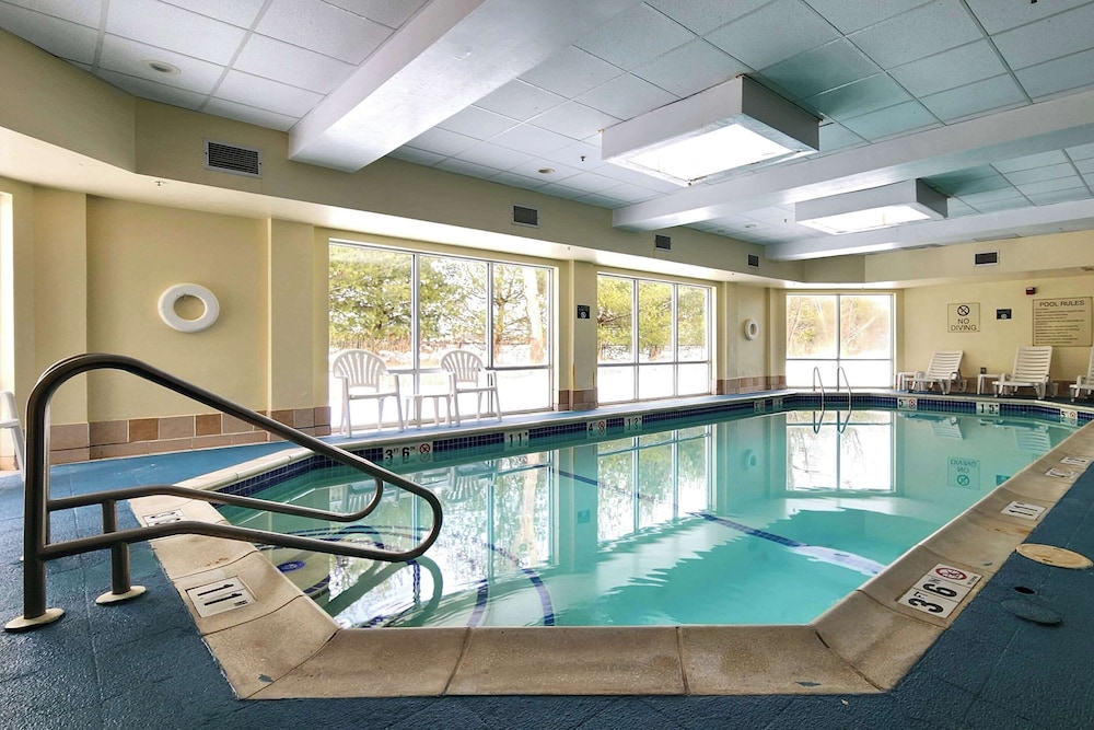 Comfort Inn & Suites Mount Pocono 23/50
