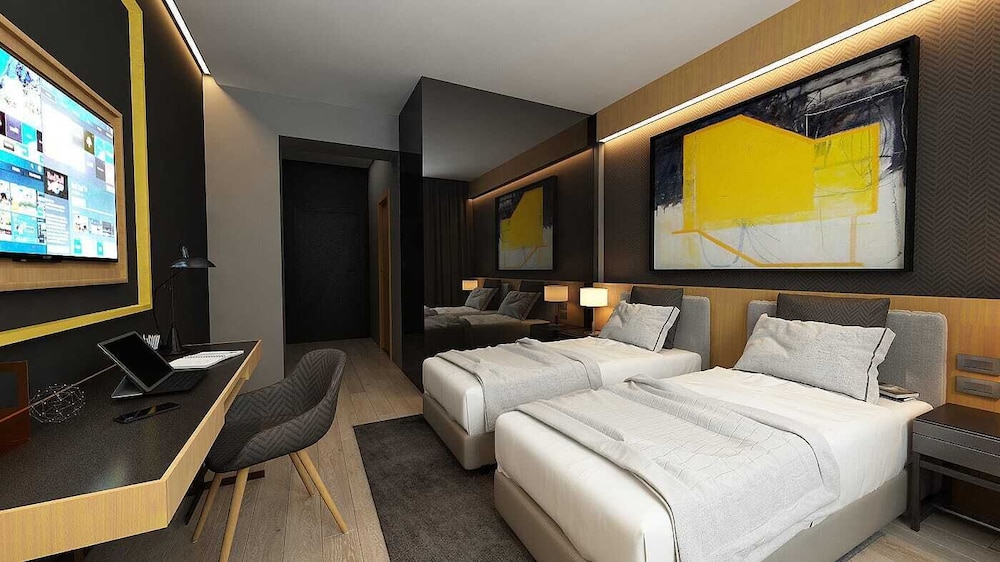 Maccani Luxury Suites 15/85