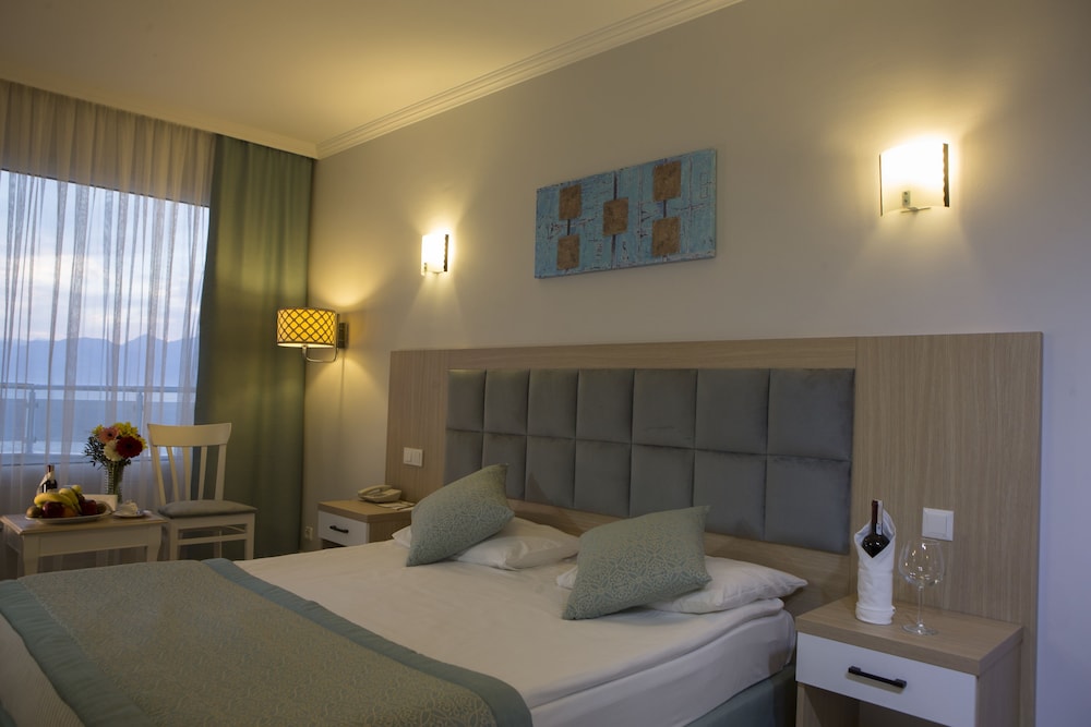 Adonis Hotel 17/50