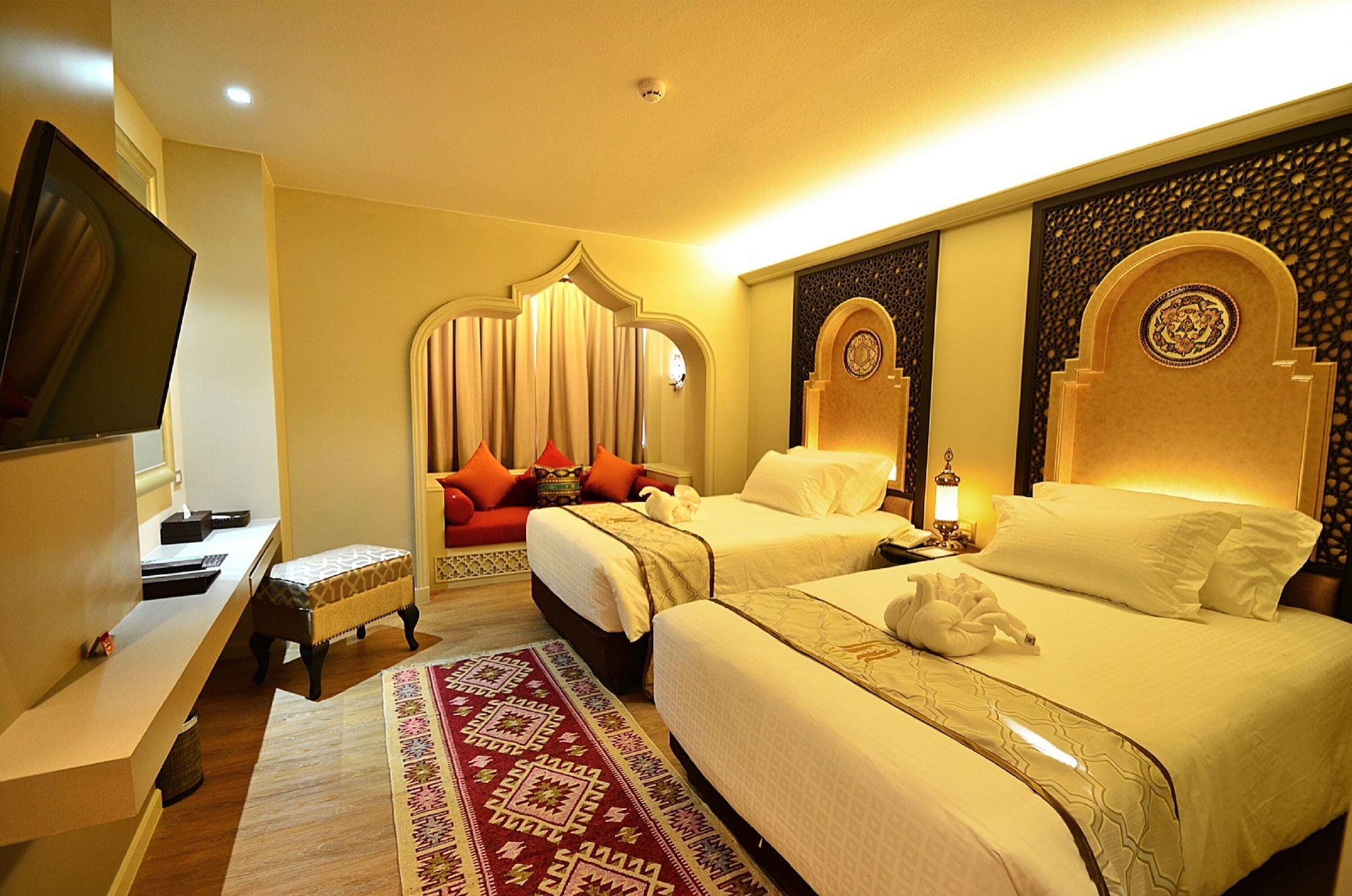 AMMAN, DELUXE, TWIN BEDS
