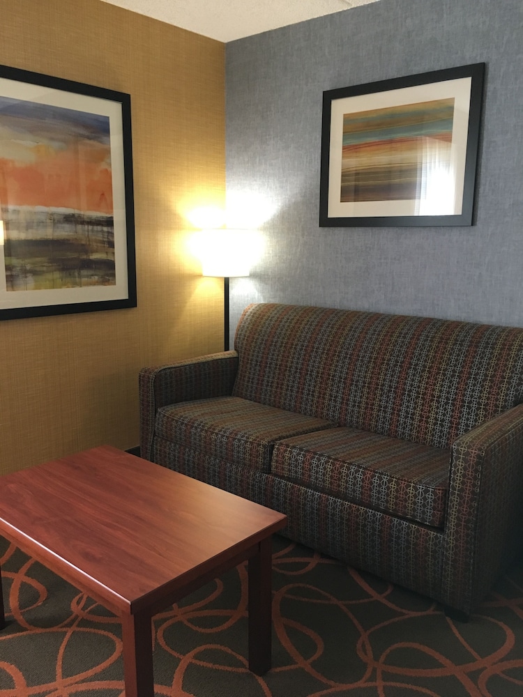 Best Western Plus Fresno Airport Hotel 39/68