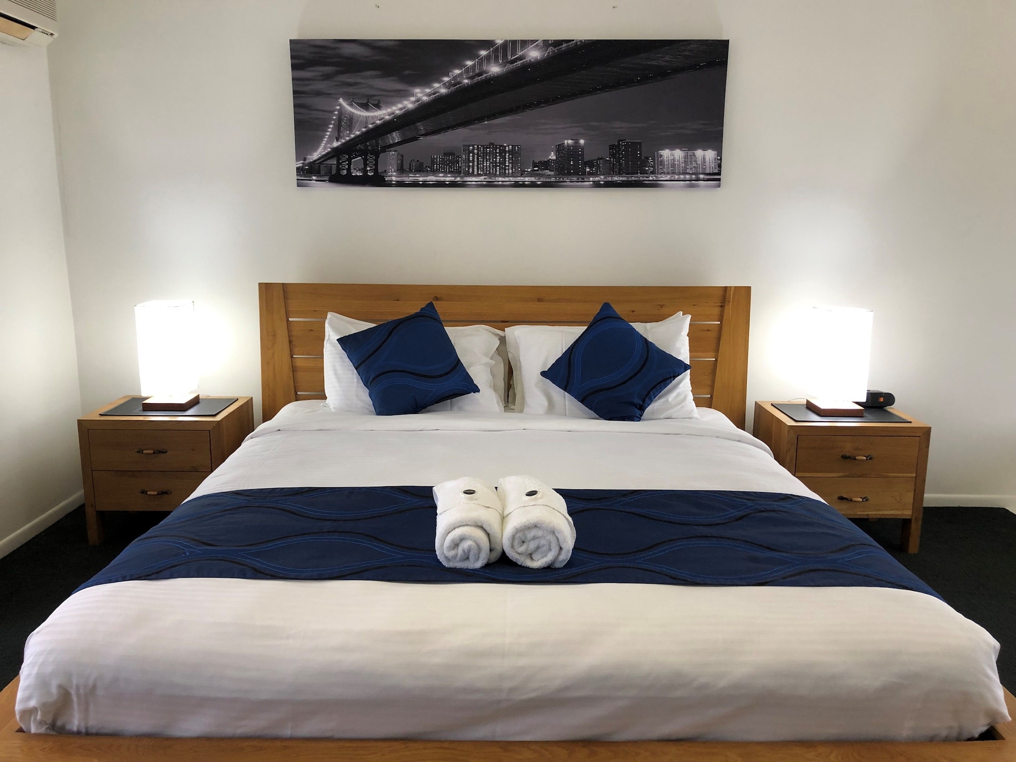 EXECUTIVE, SUITE, KING BED, JETTED TUB